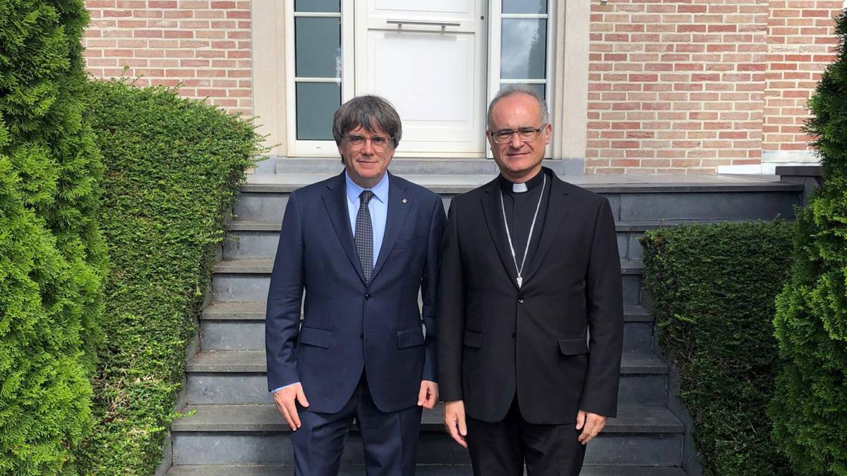 Montserrat i Carles Puigdemont, entre la distància i les ambigüitats benedictines 