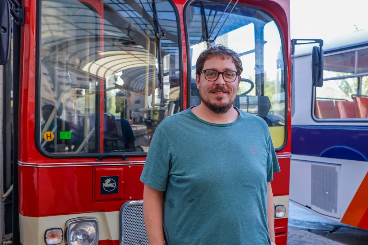 Desenes de persones han fet una ruta en un autobús històric - Juanma Peláez Desenes de persones han fet una ruta en un autobús històric