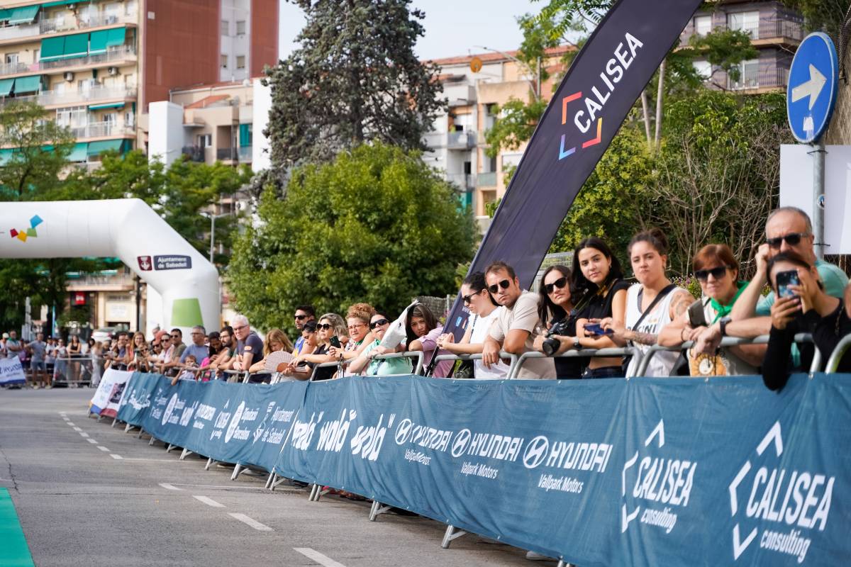 La Cursa Popular ha reunit milers de persones als carrers de la ciutat - David Chao La Cursa Popular ha reunit milers de persones als carrers de la ciutat