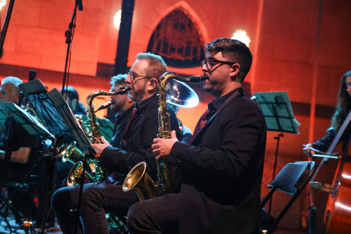 La Banda de Música de Sabadell torna a omplir la plaça Sant Roc per Festa Major - VÍCTOR CASTILLO La Banda de Música de Sabadell torna a omplir la plaça Sant Roc per Festa Major
