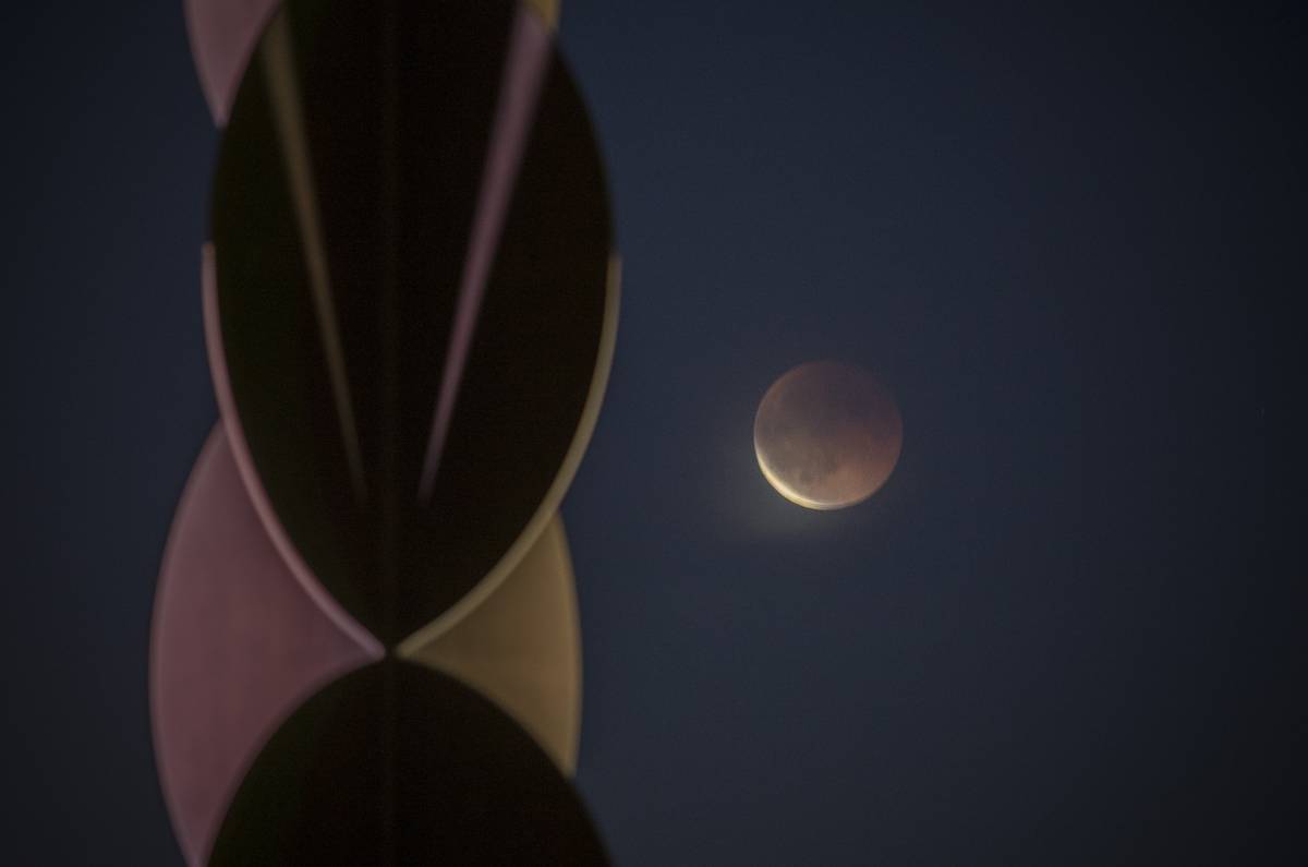 FOTOS | L'eclipsi de lluna des de Terrassa 