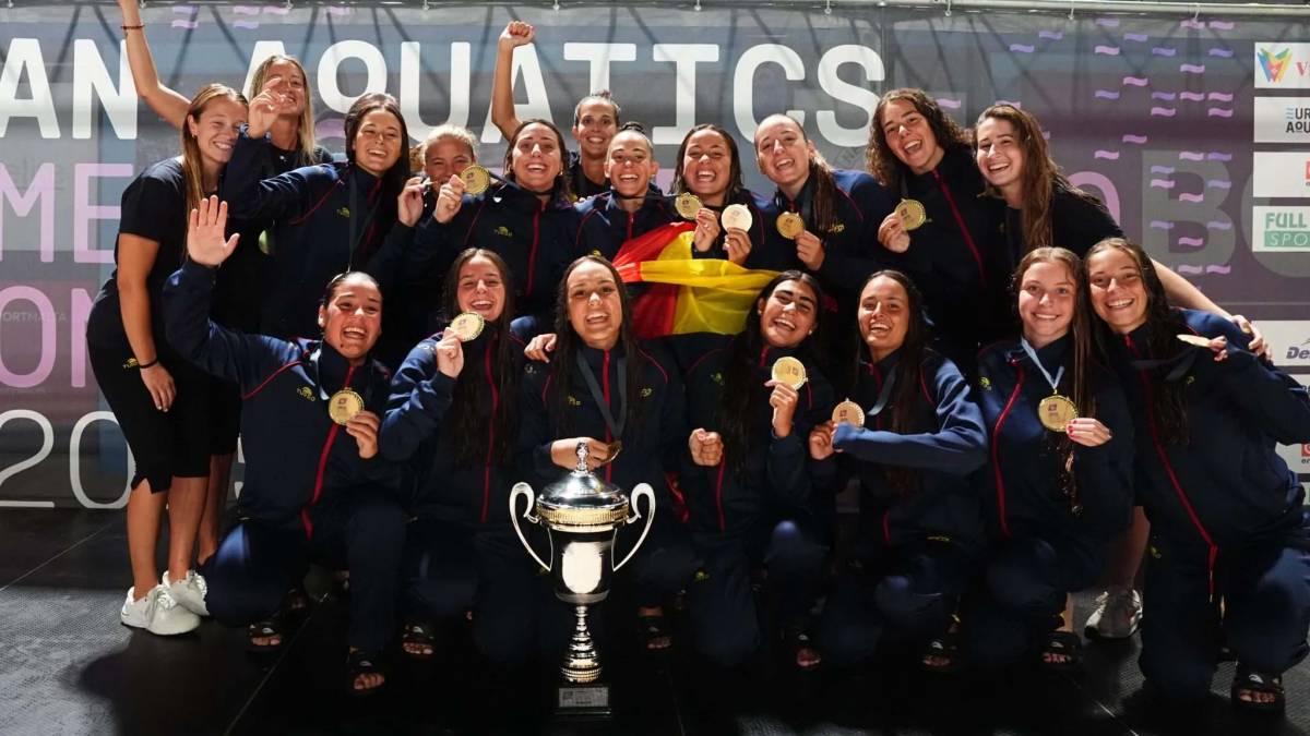 Maria Manso i Martina Fernández es pengen l'or a l'Europeu sub-18