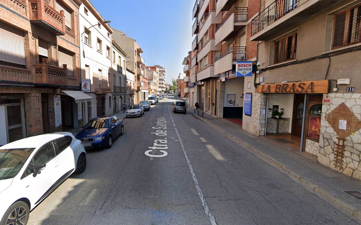 Treballs de canalització elèctrica a la carretera de Santpedor de Manresa