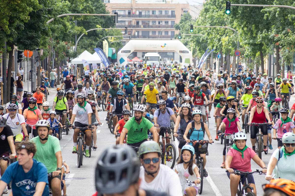 FOTOS | Milers de bicicletes omplen els carrers de Sabadell 