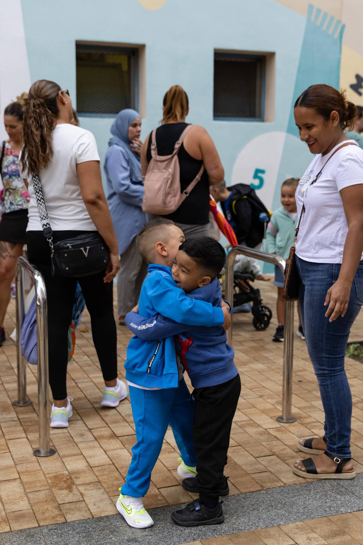 FOTOS | Milers d'infants tornen a les aules per iniciar el curs escolar 2025-2026
