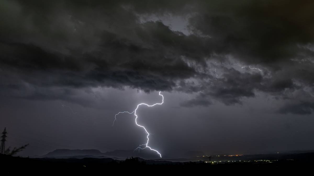 El Meteocat manté 21 comarques en alerta per pluges i tempestes