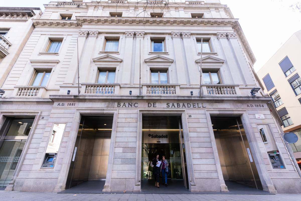 Els accionistes minoritaris del Banc Sabadell recomanen 