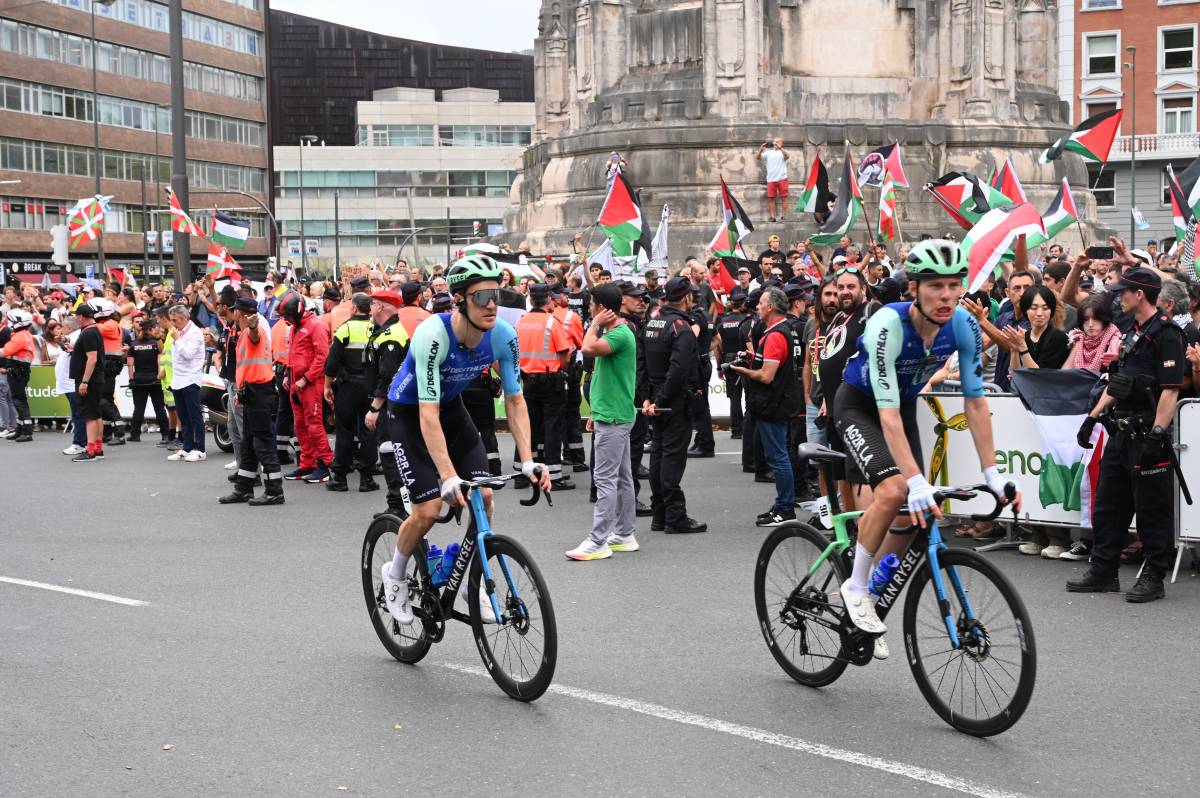 Mobilització en favor de Palestina al pas de la Vuelta de 2025 per la ciutat de Bilbao - David de Haro / Europa Press Mobilització en favor de Palestina al pas de la Vuelta de 2025 per la ciutat de Bilbao
