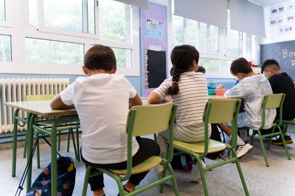 Alumnes de segon de primària de l`escola Roureda, el primer dia de curs