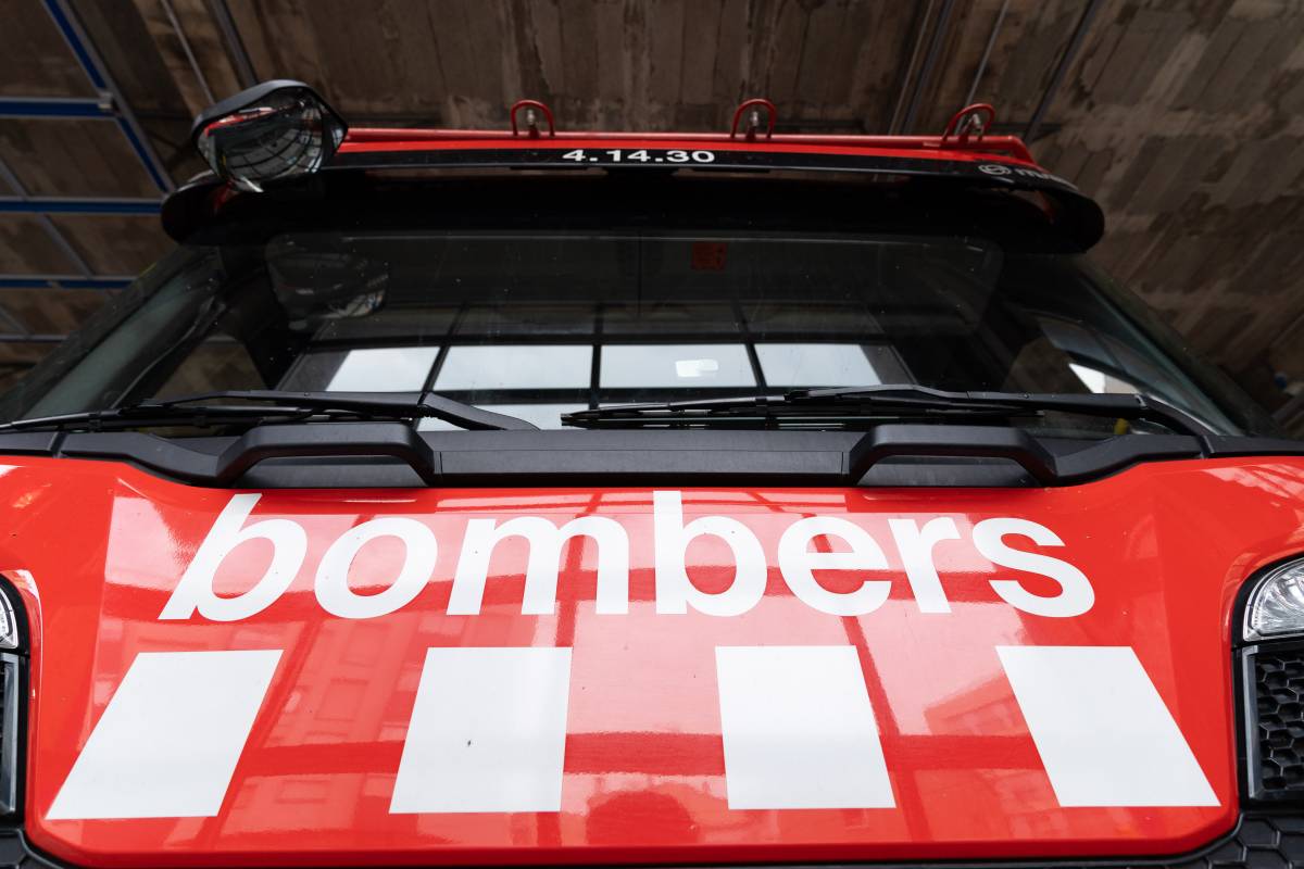 Intervenció dels Bombers per esbrinar la procedència d'una olor sospitosa a un local de Sabadell