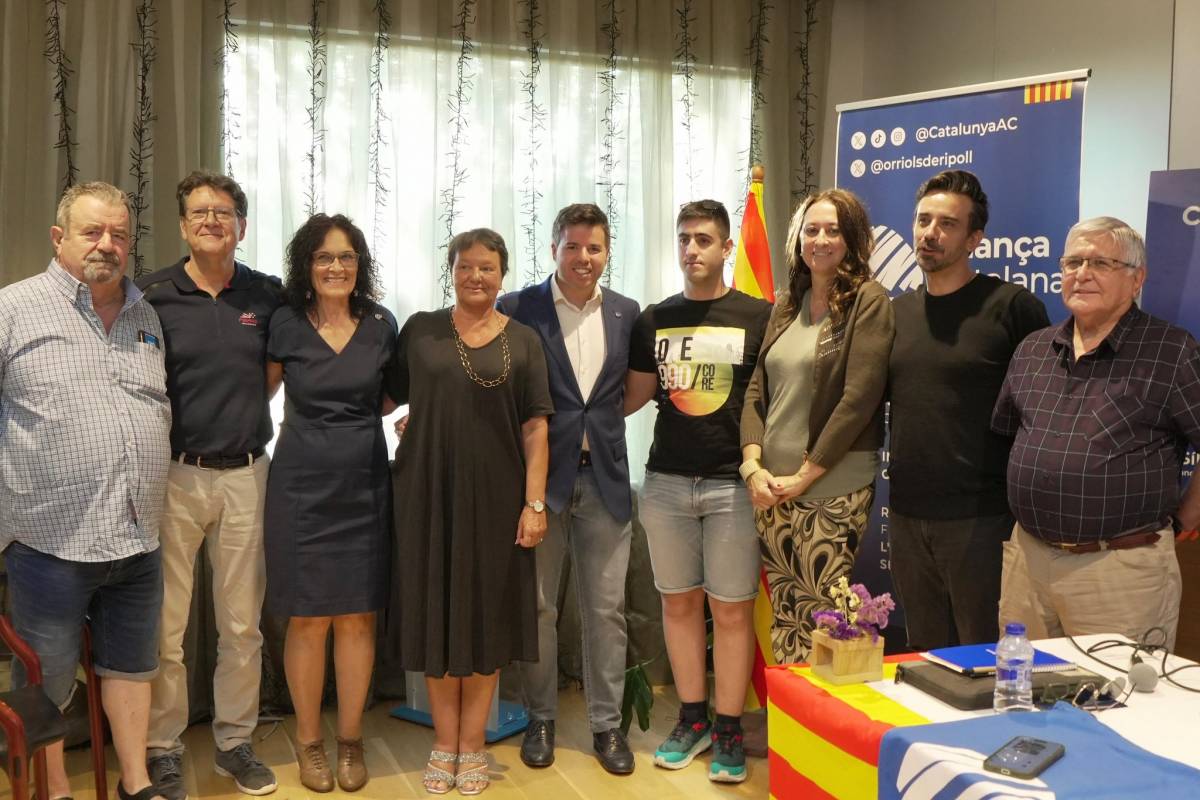 Foto de família de la nova comarcal d'Aliança Catalana al Solsonès  - AC