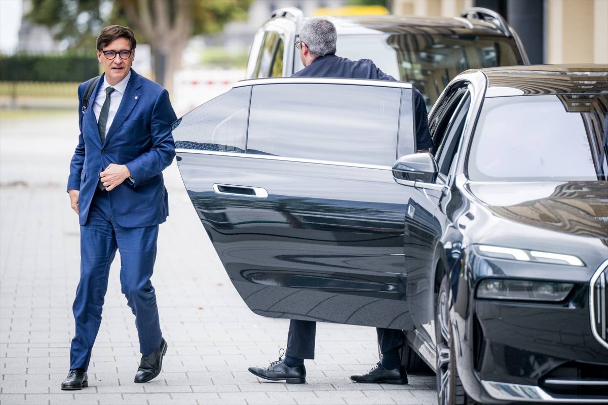 Illa dona el tret de sortida al seu «tour» europeu amb un viatge llampec a París