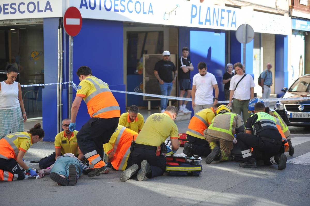 Dues persones grans ferides en un atropellament al carrer d'Arquimedes 