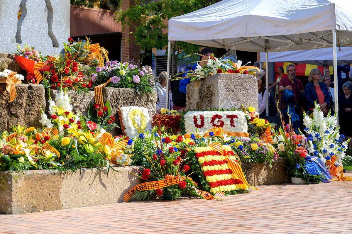 La Diada de l'11-S a Granollers: ofrena floral i ballada de sardanes