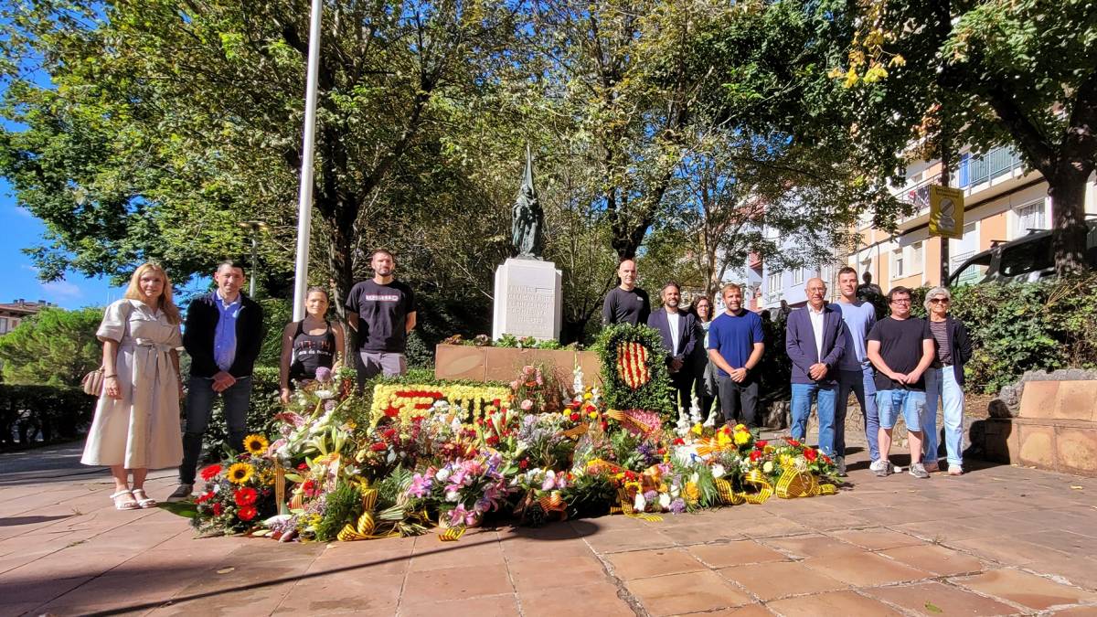 Foto de família de l'Ajuntament de Berga en l'acte institucional de la Diada a la ciutat - Lídia López