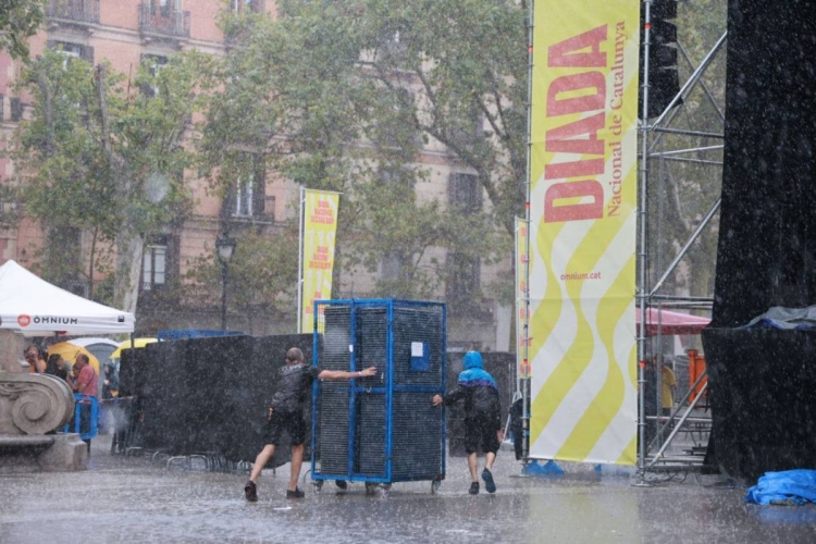 La Diada de Catalunya 2025, en directe: la manifestació tira endavant malgrat la pluja