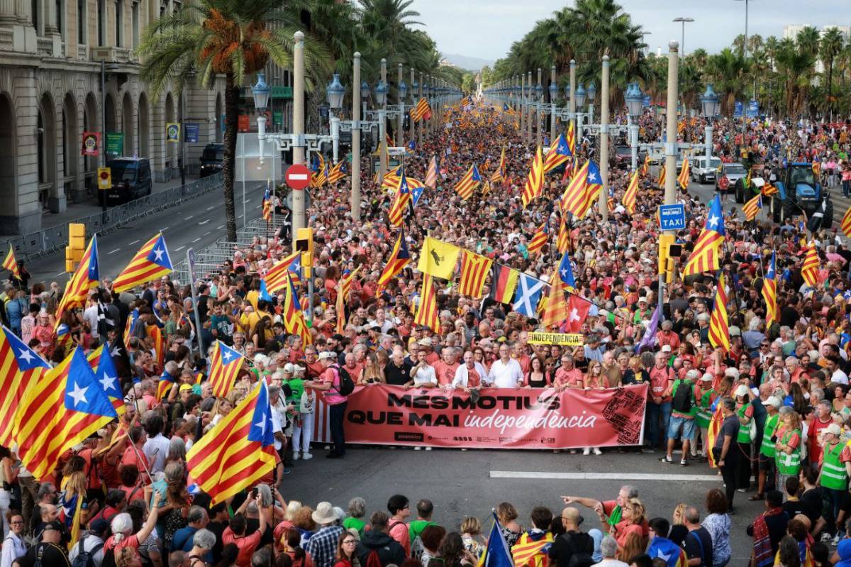 El front marítim de Barcelona, durant la manifestació de la Diada - Hugo Fernández Alcaraz