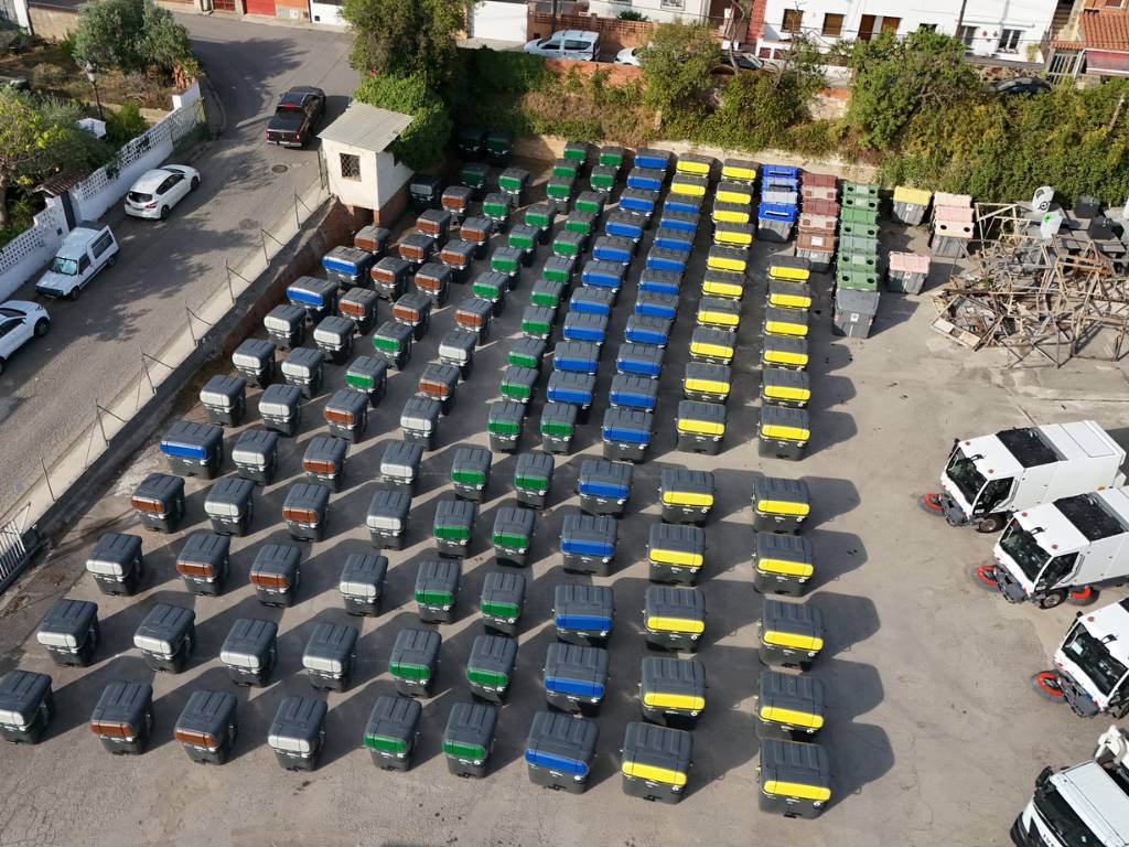 Col·loquen els nous contenidors de residus a Sant Cugat