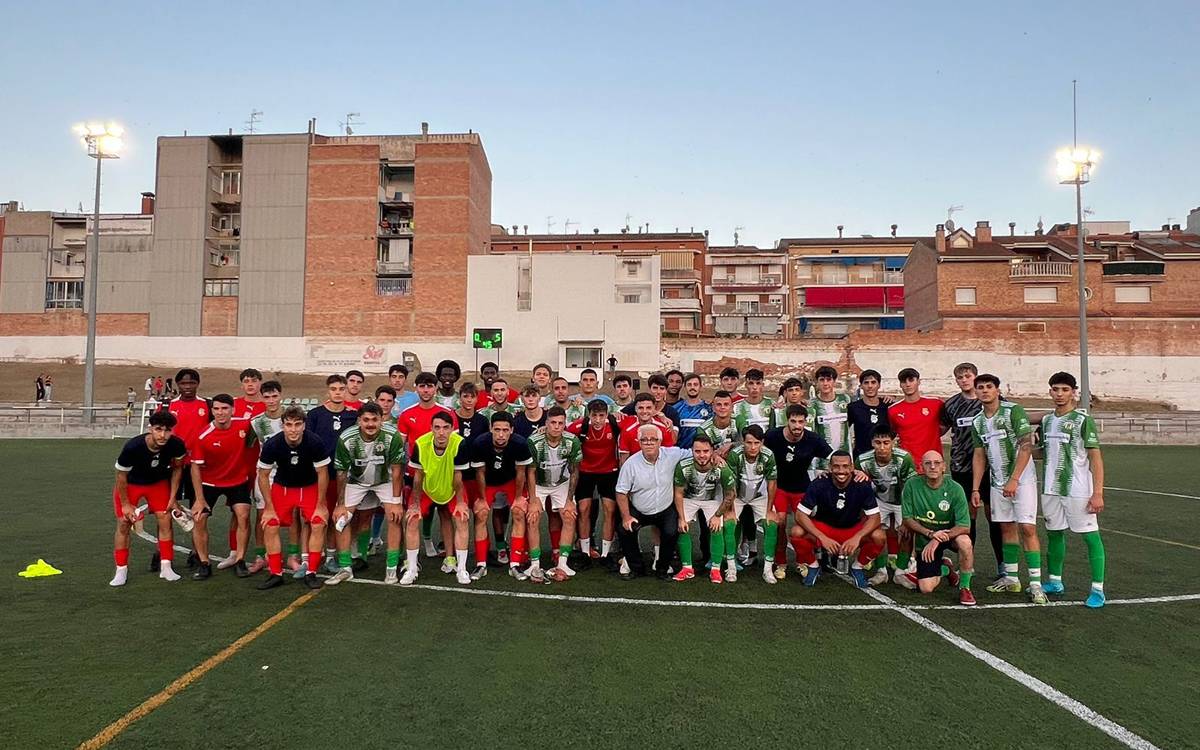 El CE Manresa guanya el CF Vilomara (0-5) en el partit del seu centenari