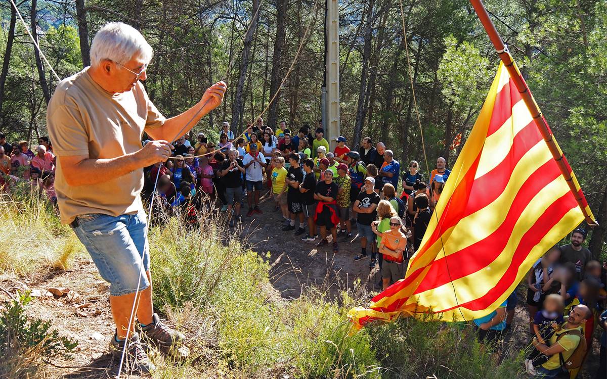 Preparació de l'enlairada de la Senyera de la Torre, dins de l'acte central de l'Onze de Setembre a Súria - AjSú