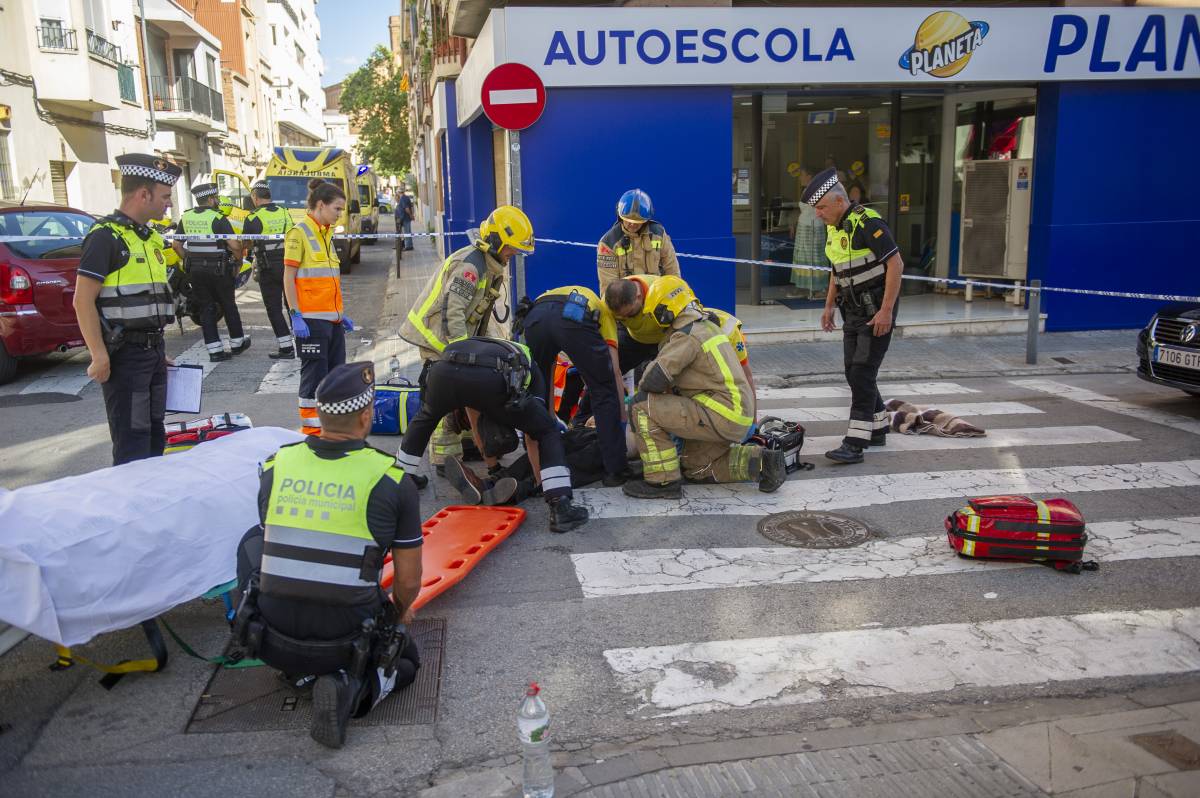 Mor una de les persones atropellades al carrer d'Arquimedes