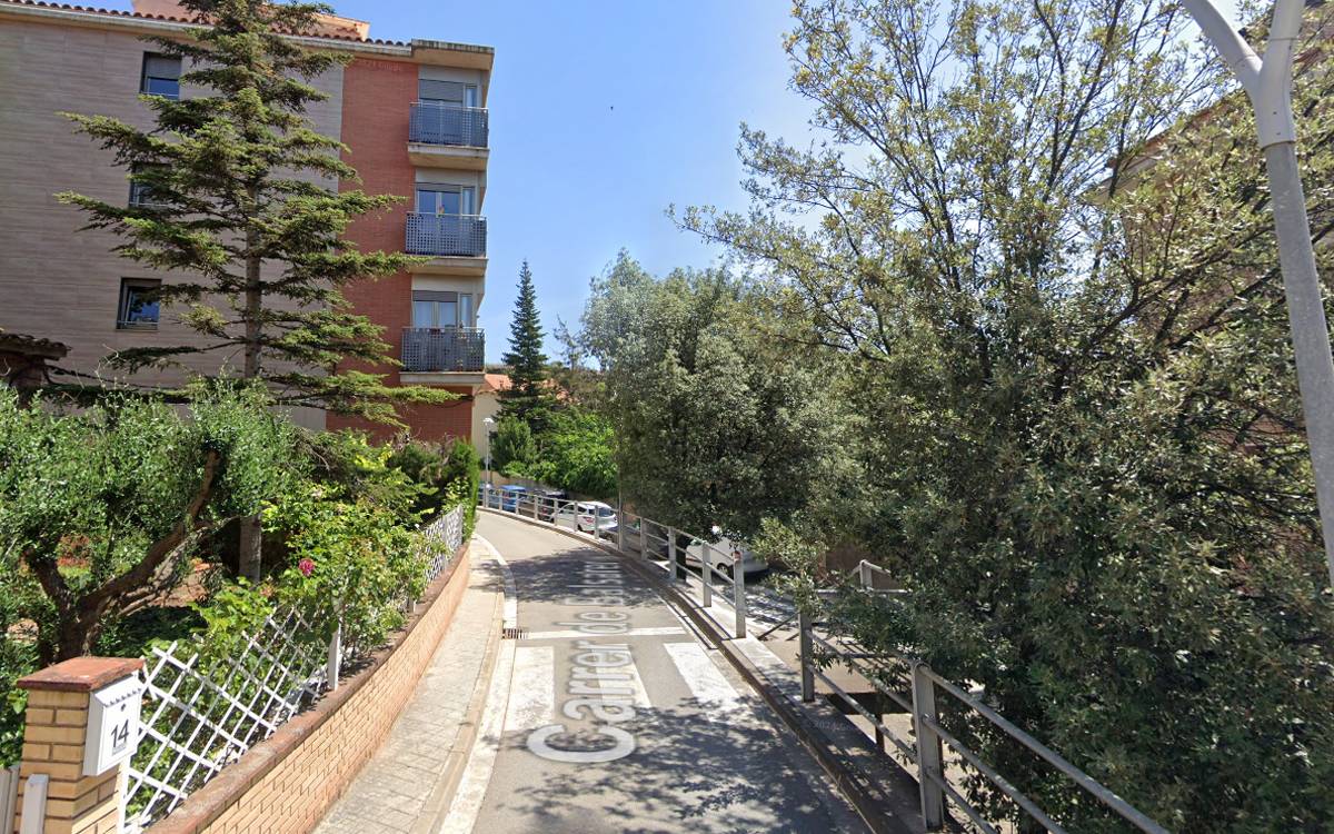 Tall de trànsit en un tram del carrer Balsareny de Manresa el proper dilluns