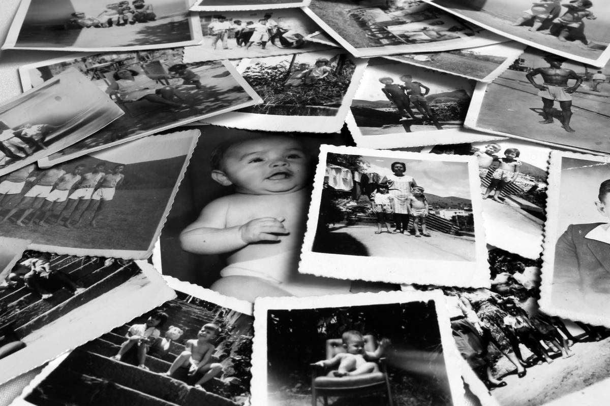 Com digitalitzar fotos antigues i conservar records familiars