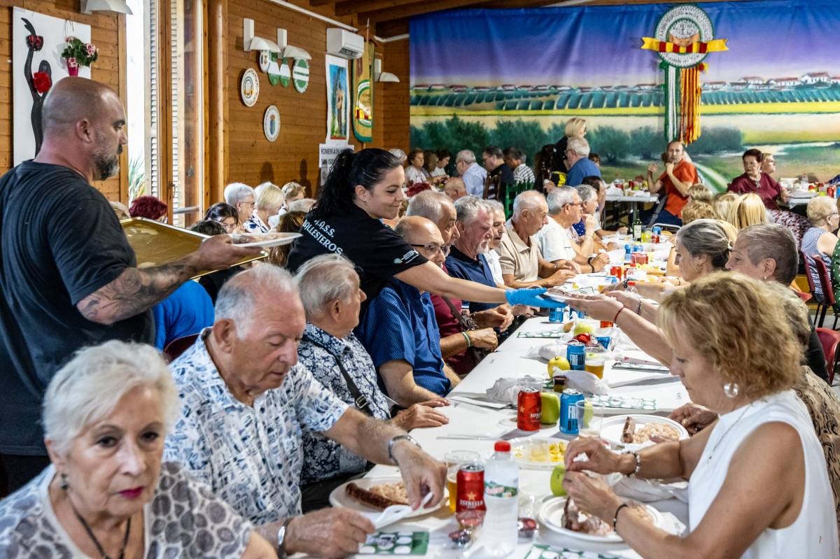 FOTOS | Els Ballesteros celebren la Diada Nacional amb un àpat popular
