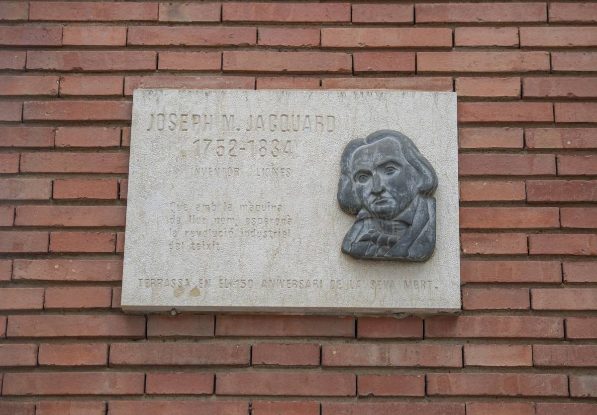 Saps on és... aquesta placa per a un inventor extern?