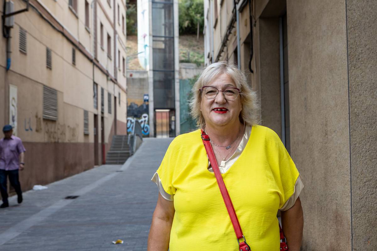 Lorenza Vara, al carrer de Tolosa, que condueix cap a l`ascensor de Can Puiggener - Juanma Peláez Lorenza Vara, al carrer de Tolosa, que condueix cap a l`ascensor de Can Puiggener
