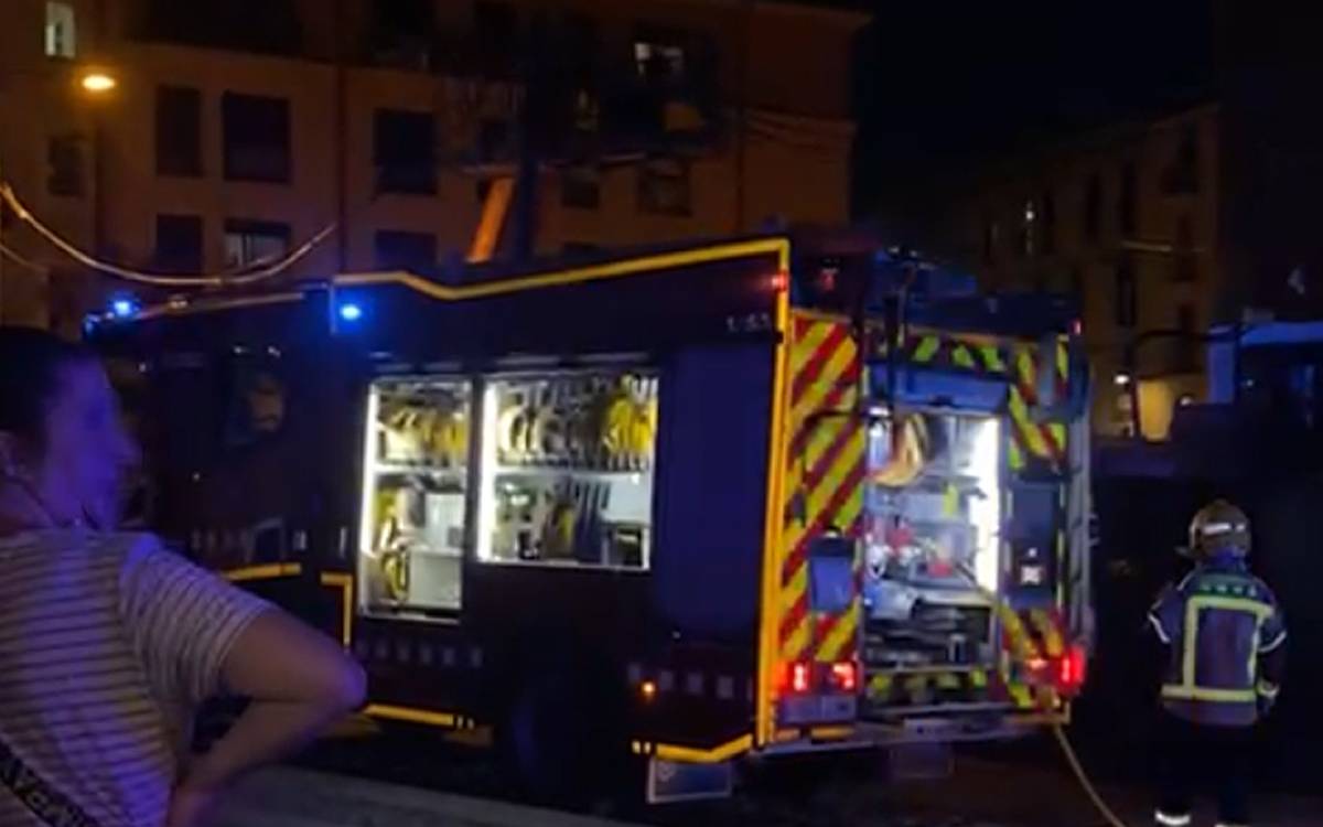 Incendi a la cuina d'un pis del carrer Barreres de Manresa per un microones en combustió