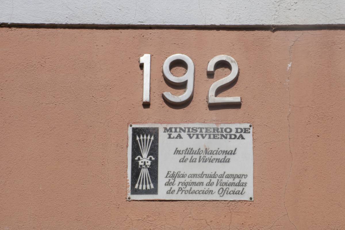 Girona aconsegueix esborrar plaques franquistes que encara perviuen en edificis