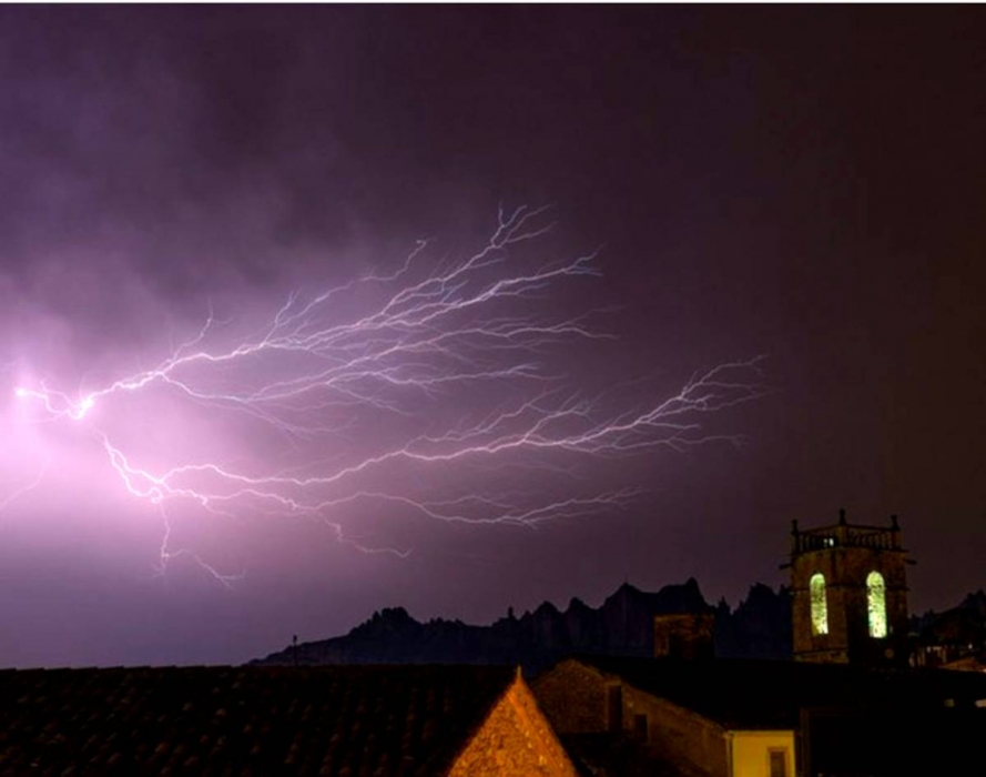 El Meteocat té en alerta 25 comarques per pluja intensa
