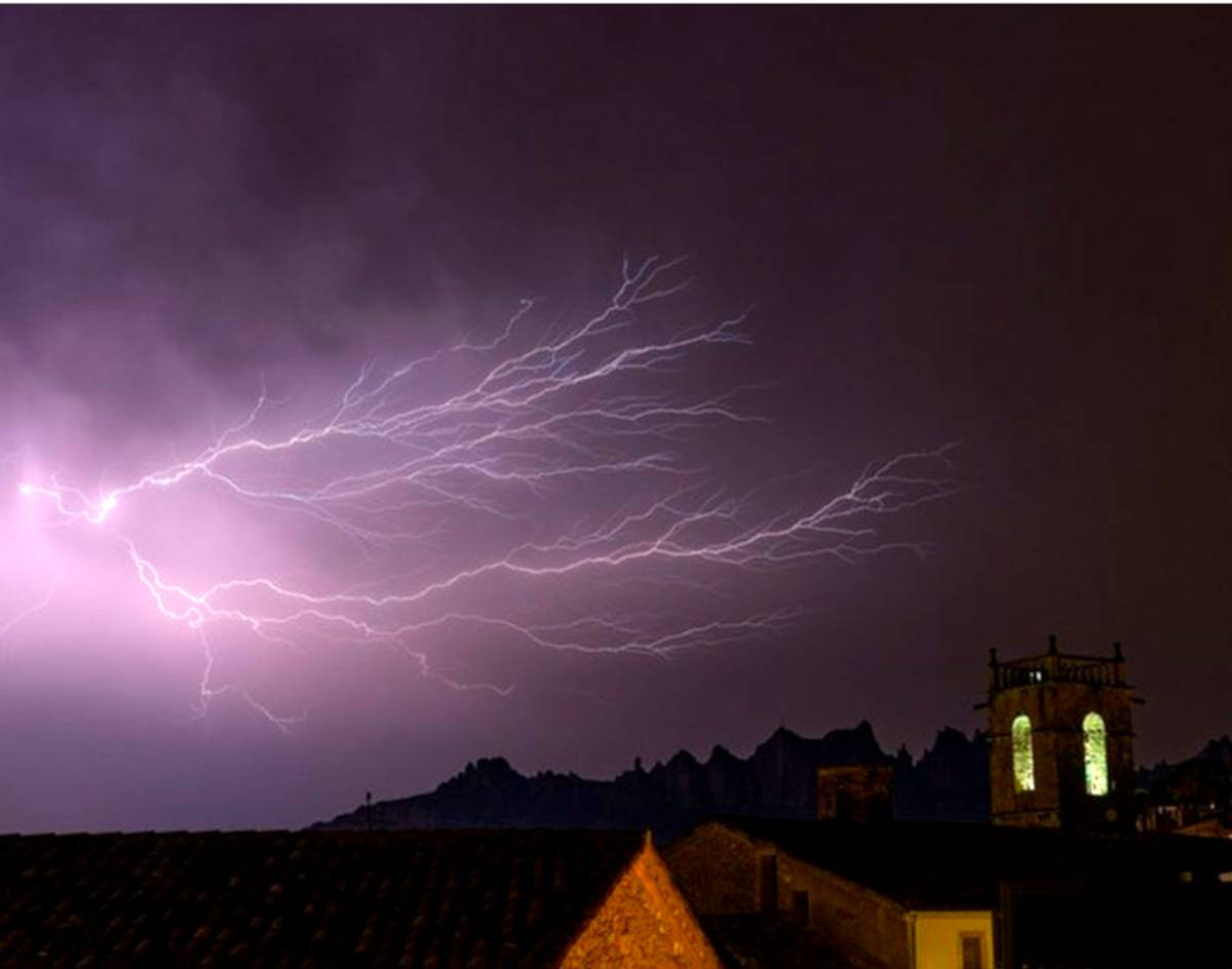 El Meteocat té en alerta 25 comarques per pluja intensa
