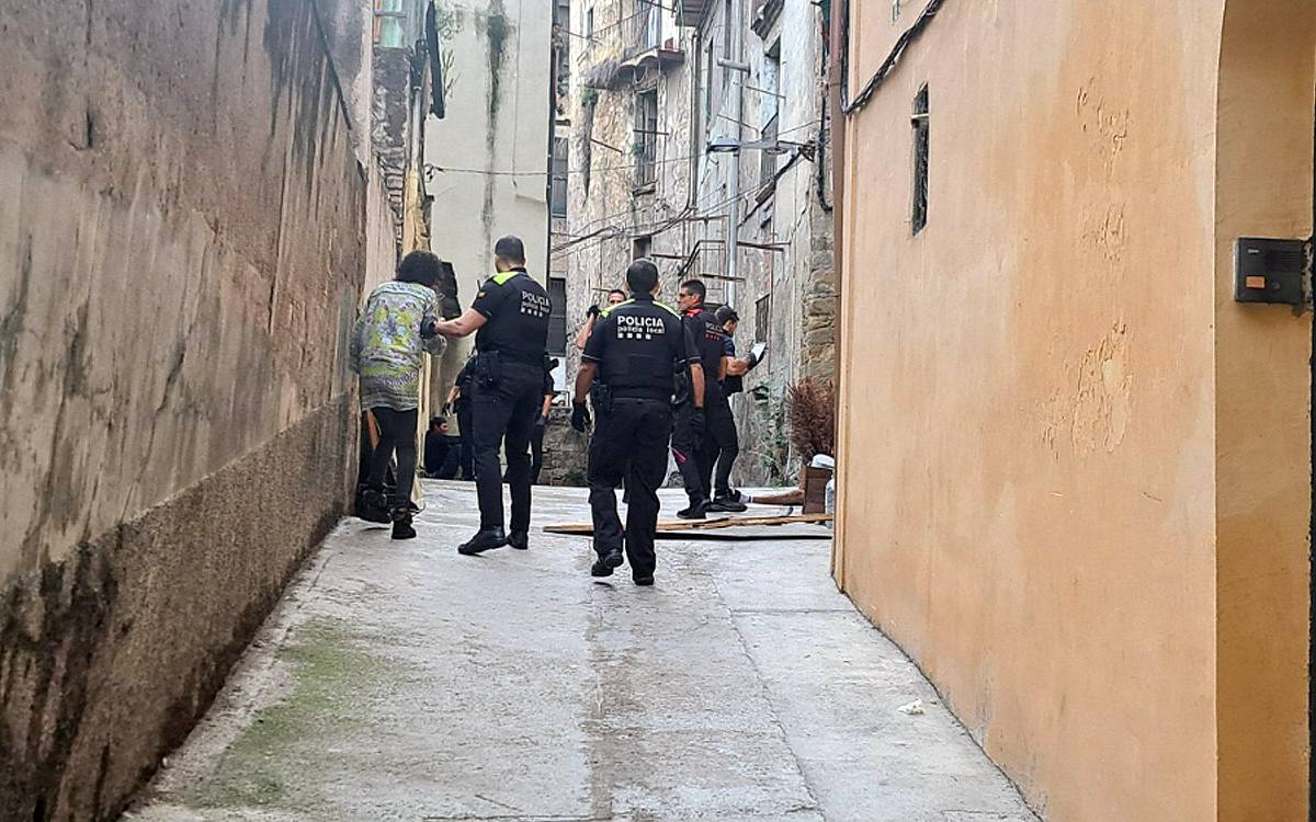 Baralla amb navalla al carrer Santa Llúcia de Manresa acaba amb dos detinguts pels Mossos