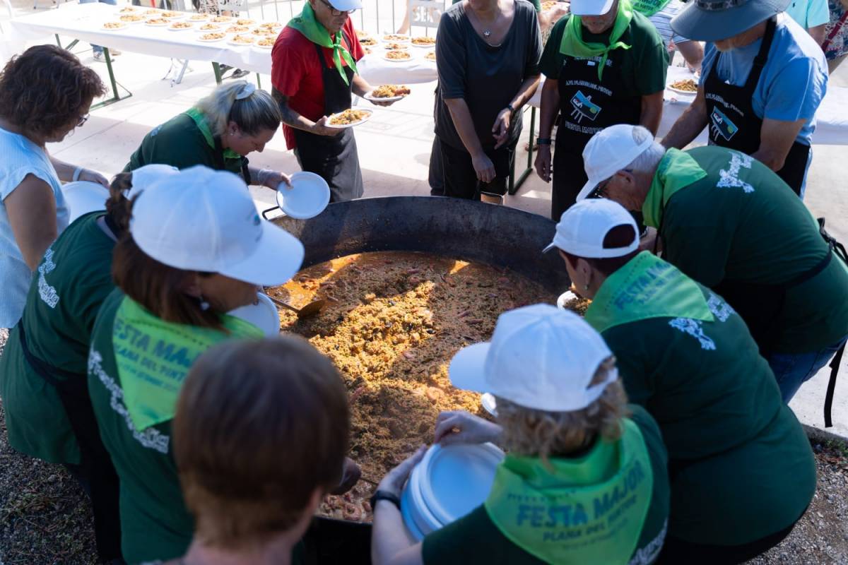 Paella popular a la festa major de la Plana del Pintor - DAVID CHAO Paella popular a la festa major de la Plana del Pintor