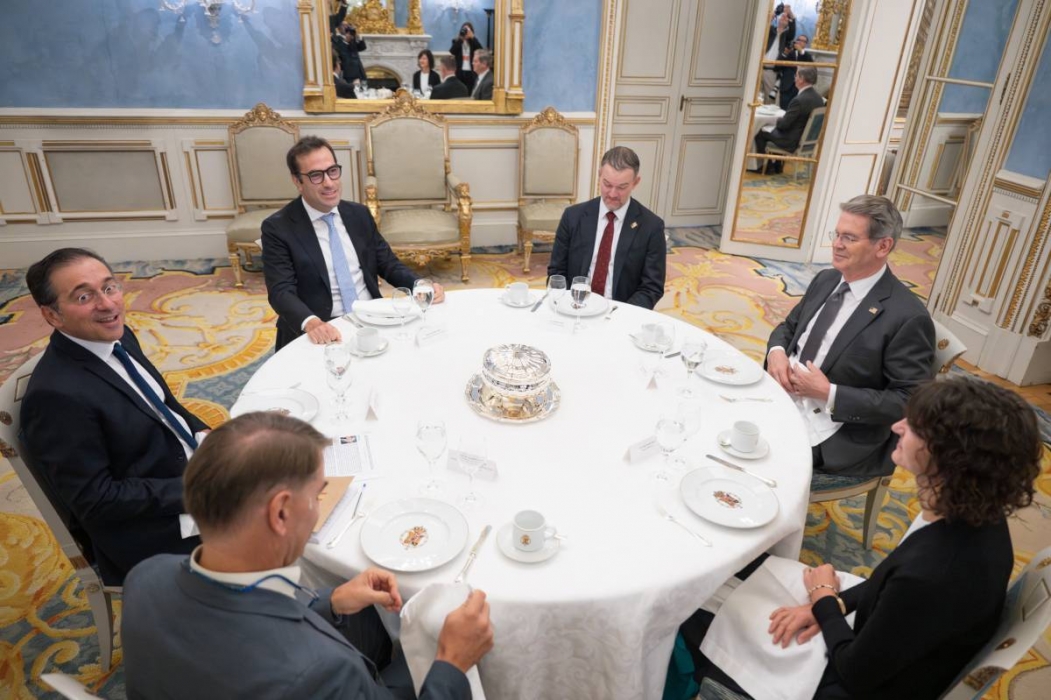 Espanya i els Estats Units celebren una reunió bilateral per abordar les relacions comercials