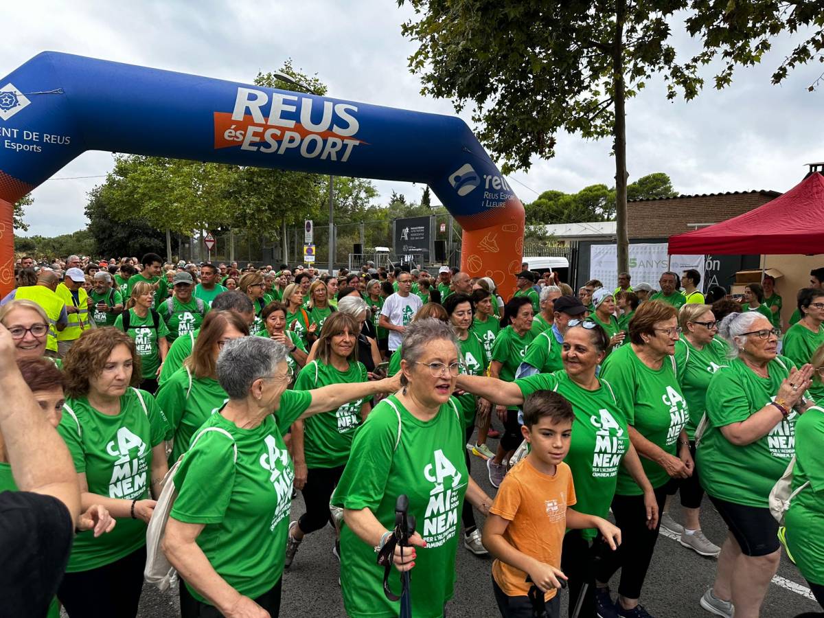 Més de 700 persones participen a la segona edició de 'Caminem Junts per l'Alzheimer' a Reus