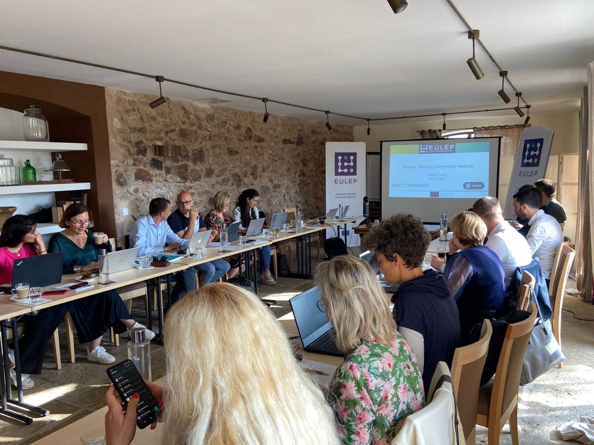 Experts europeus es reuneixen a Terrassa per impulsar la formació empresarial en digitalització avançada