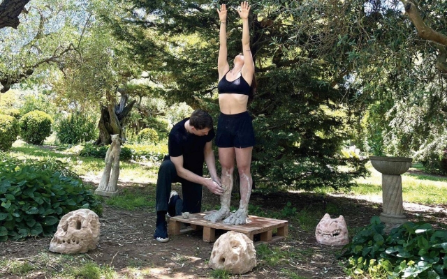 El cicle Paradigmes torna a Cal Massó amb «Auca», una performance que fusiona dansa i escultura