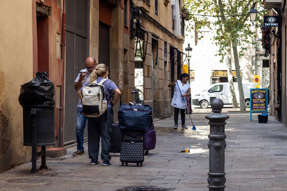 La retirada de 53.000 pisos turístics de les plataformes: un gran anunci i també una gran incògnita