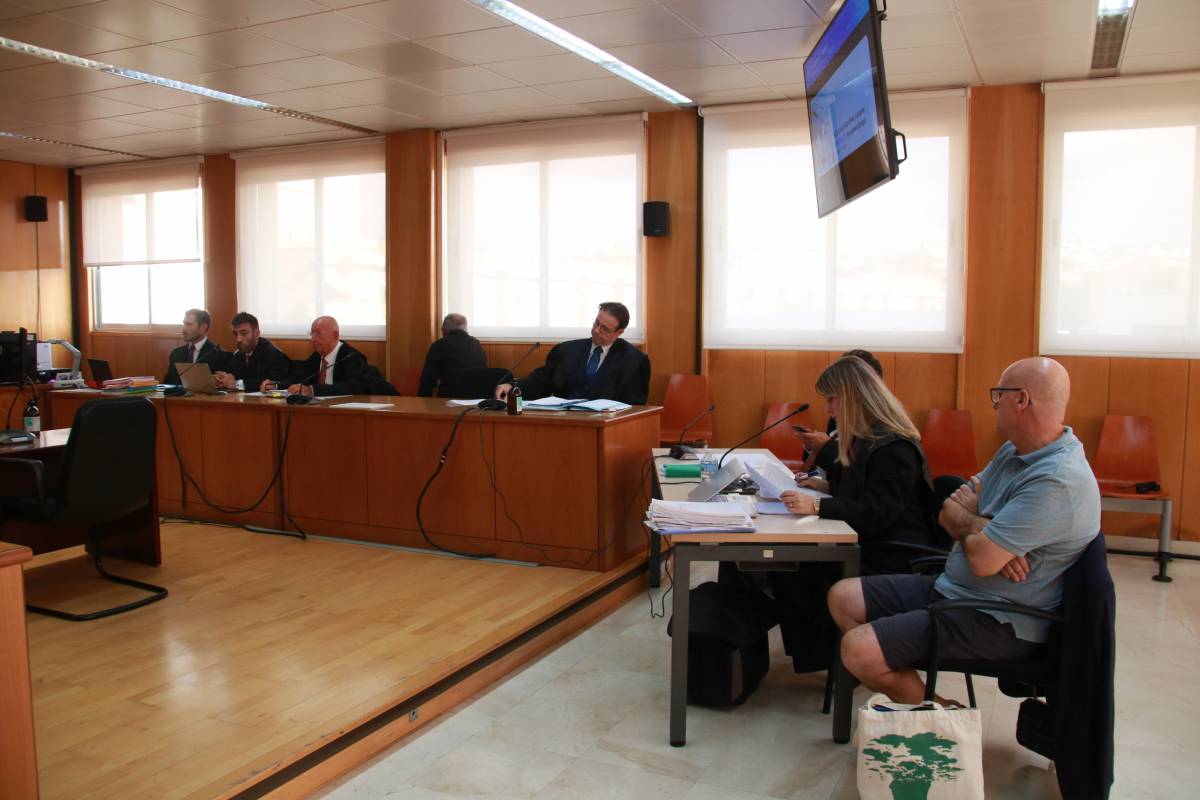 Arrenca el judici pel frau als exàmens del carnet de conduir de les autoescoles Roquetes-Temple de Tortosa