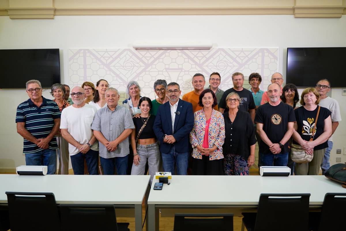 Gabriel Fernàndez ha anunciat la decisió acompanyat de familiars i amics a l`Ajuntament - David Chao Gabriel Fernàndez ha anunciat la decisió acompanyat de familiars i amics a l`Ajuntament