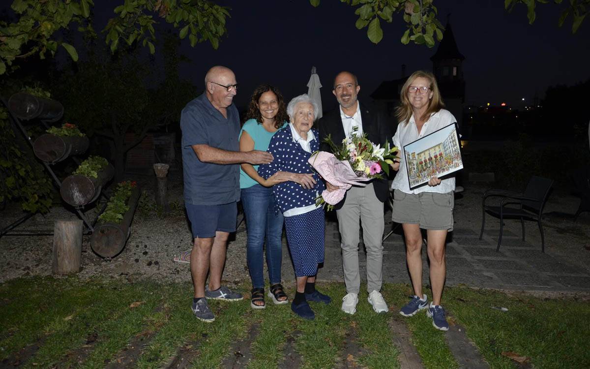 L'Ajuntament de Manresa homenatja Manuela Diaz Solà pel seu centenari