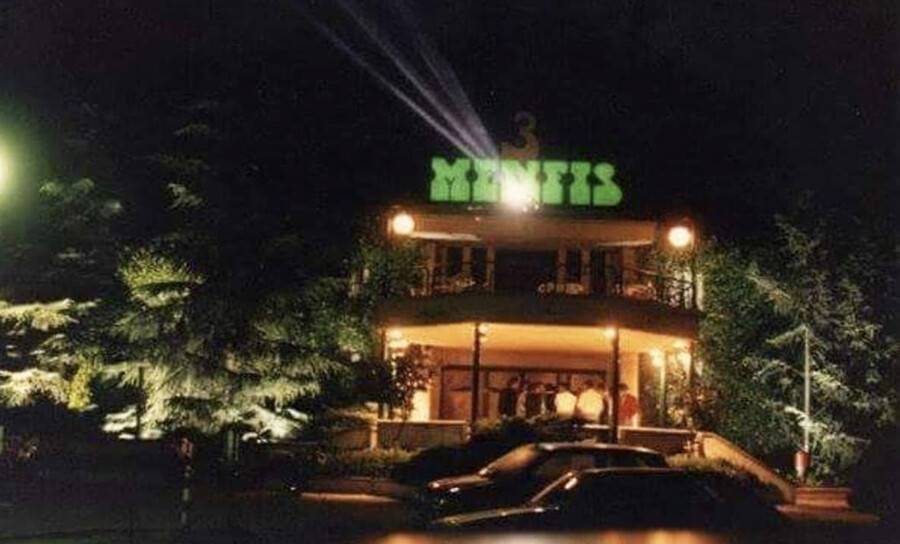 Menfis 3, la façana del local