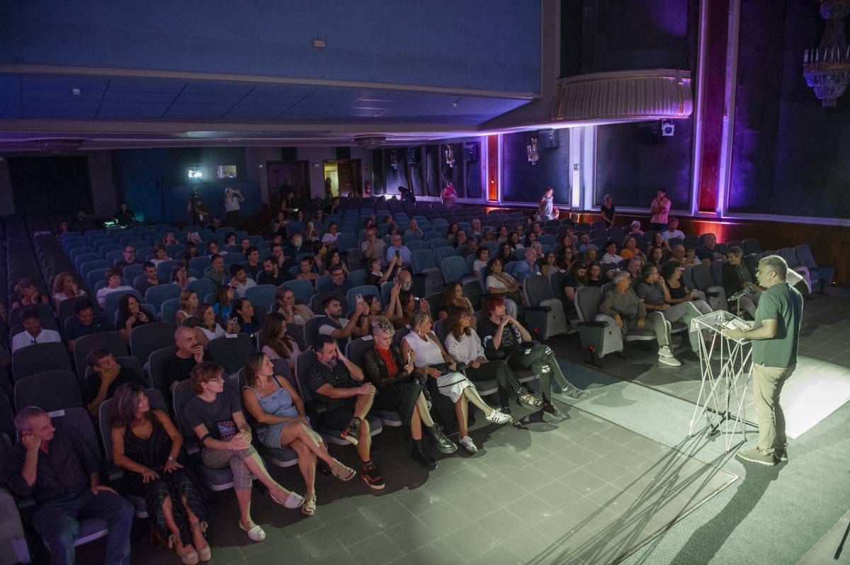 Públic al Cinema Catalunya durant la intervenció de Jordi Ballart - Alberto Tallón Públic al Cinema Catalunya durant la intervenció de Jordi Ballart