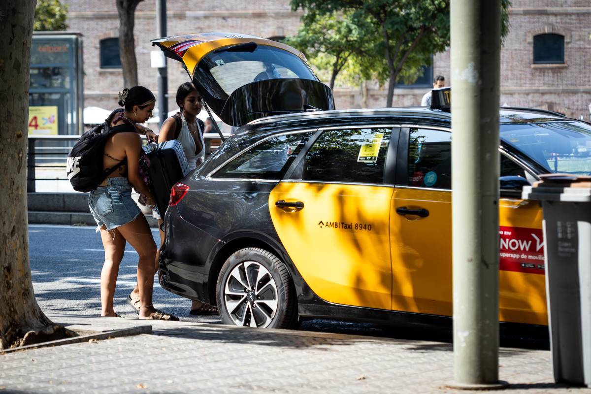 La nova llei del taxi preveu restringir al màxim l'ús d'Uber, Cabify i Bolt dins de Barcelona