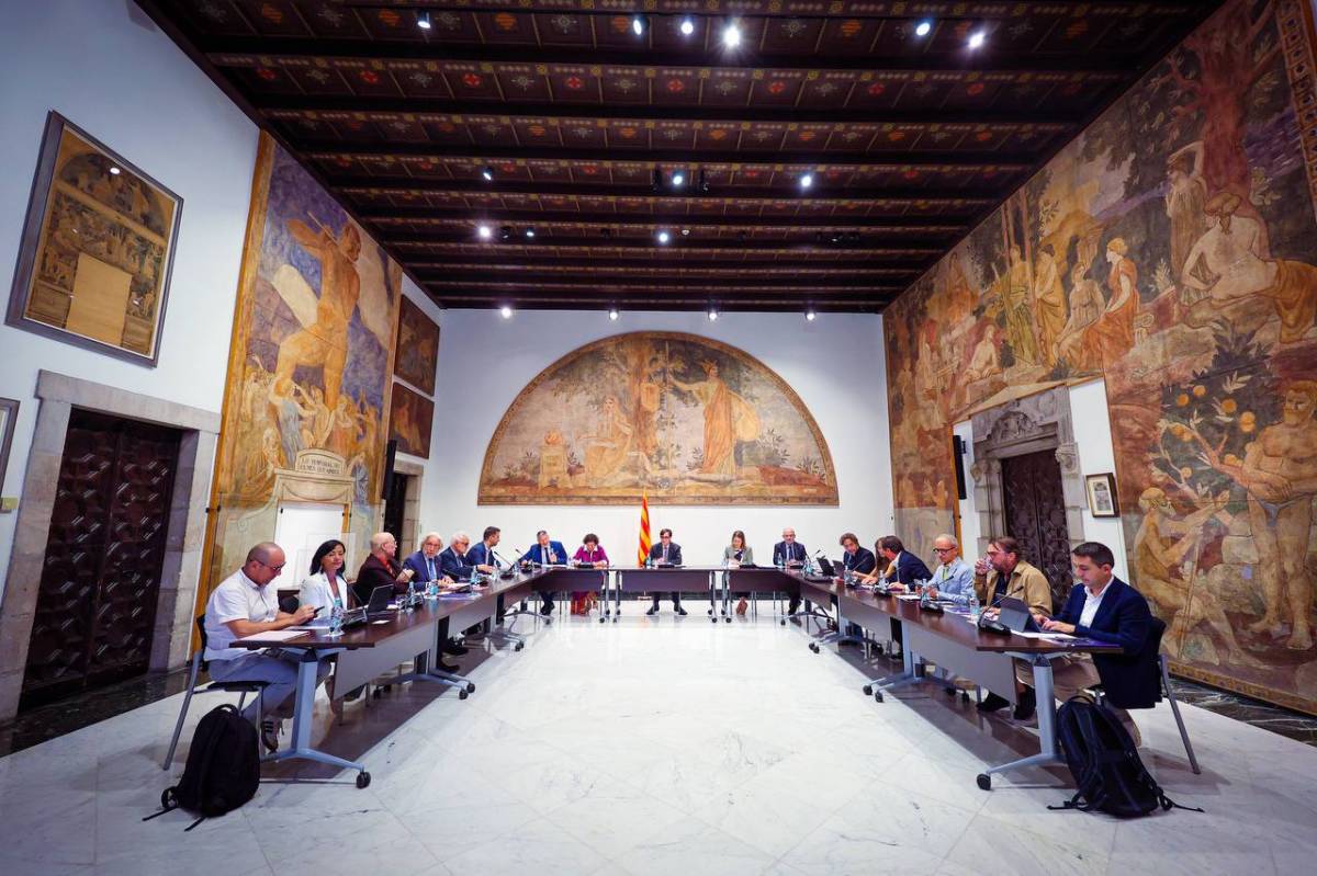 Illa s'envolta de patronals i sindicats per reclamar a Madrid més concrecions amb el finançament