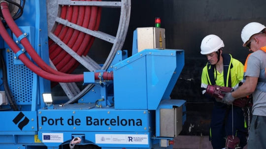 El primer moll elèctric del port de Barcelona estalvia 2.300 tones de CO2