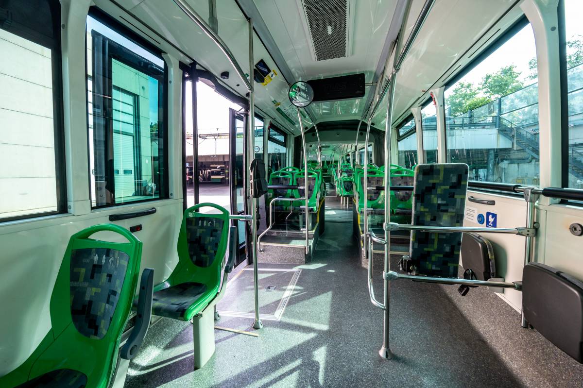 El nou autobús articulat de la TUS, presentat - Juanma Peláez